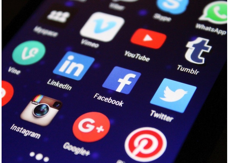 Dlaczego warto prowadzić firmowe profile w mediach społecznościowych?